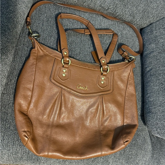 Coach tan leather crossbody hobo bag with matching wallet - Picture 2 of 6